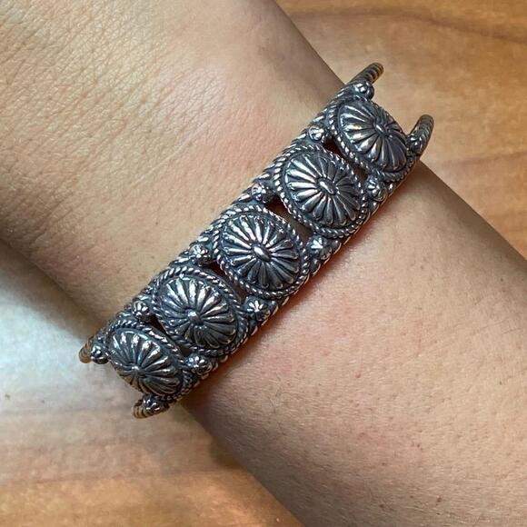 Carolyn Pollack Sterling Silver Single Row Conchos Decorated Bracelet For Women - Picture 2 of 10